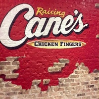 Снимок сделан в Raising Cane&amp;#39;s Chicken Fingers пользователем Valerie B. 2/18/2012