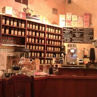Das Foto wurde bei Tea Zone &amp;amp; Camellia Lounge von Phil D. am 9/1/2012 aufgenommen