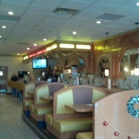 Foto tomada en Red Bank Diner  por Warren W. el 1/8/2012