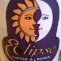รูปภาพถ่ายที่ Eclipse Coffee and Books โดย James S. เมื่อ 1/7/2011