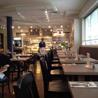 Foto tirada no(a) Grumans Catering and Delicatessen por Victor P. em 6/2/2012
