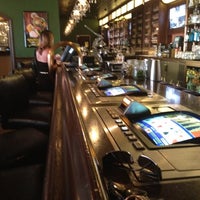 รูปภาพถ่ายที่ Mob Bar โดย Joey P. เมื่อ 6/28/2012