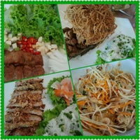 Photo taken at ร้านอาหารเวียดนาม ฮาลอง by Jack W. on 7/10/2012