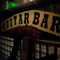 รูปภาพถ่ายที่ Guitar Bar โดย Danil P. เมื่อ 6/2/2012