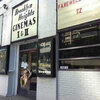 Foto tomada en Brooklyn Heights Cinema  por Gennifer D. el 7/22/2012
