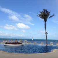 Foto tirada no(a) Buri Beach Resort por Witchanee P. em 7/22/2012