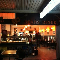 รูปภาพถ่ายที่ Dean&amp;#39;s Diner โดย Simon C. เมื่อ 7/3/2012