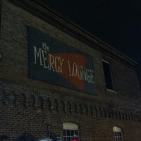 รูปภาพถ่ายที่ Mercy Lounge โดย Allison M. เมื่อ 7/10/2012