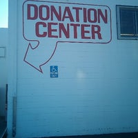 รูปภาพถ่ายที่ The Salvation Army Family Store &amp; Donation Center โดย Corey P. เมื่อ 7/8/2012