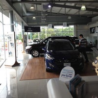 Das Foto wurde bei Hyundai von Alonso C. am 7/3/2012 aufgenommen