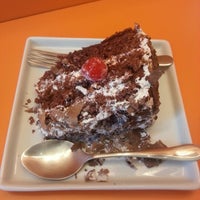 รูปภาพถ่ายที่ Chez Bonbon Chocolates Gourmet โดย Veronica B. เมื่อ 6/28/2012