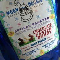 Foto diambil di Moon Doggie Coffee Roasters oleh Danielle H. pada 4/14/2012