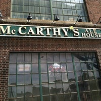 รูปภาพถ่ายที่ McCarthy&amp;#39;s Downtown โดย Alexander R. เมื่อ 7/14/2012