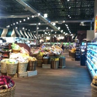 รูปภาพถ่ายที่ The Fresh Market โดย Keir H. เมื่อ 3/13/2012