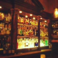 Foto scattata a La Traviata Restaurant Bar and Lounge da Brandon Y. il 3/3/2012
