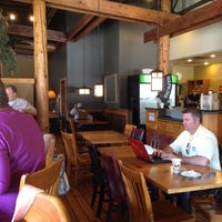 6/21/2012 tarihinde Rico F.ziyaretçi tarafından Mama Bear&amp;#39;s Bakery &amp;amp; Cafe'de çekilen fotoğraf