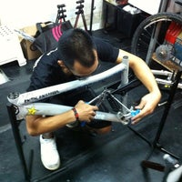 รูปภาพถ่ายที่ Bike360 โดย Hardi M. เมื่อ 8/25/2012