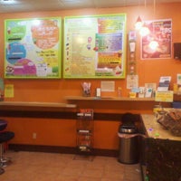 Foto diambil di Paradise Juice Cafe &amp;amp; Yogurt oleh Leslie pada 8/23/2012