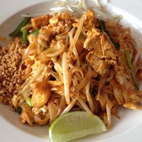 Photo taken at Sukhothai Restaurant by Hsini on 3/24/2012