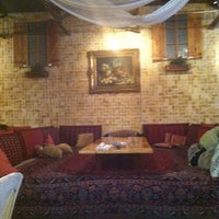 Foto tirada no(a) Fanoos Persian Cuisine por Andrea S. em 8/25/2012
