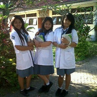 Photo taken at SMAN 5 Denpasar by Elva Suryadewi on 8/7/2011