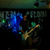 Foto tirada no(a) Even Flow Bar and Grill por Danny W. em 10/15/2011