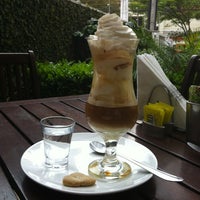 รูปภาพถ่ายที่ Treviolo Café โดย Yu O. เมื่อ 10/25/2011