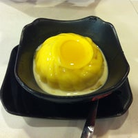 Photo taken at Hong Kong Sheng Kee Dessert by Ryan on 5/16/2012