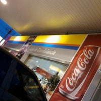 Photo taken at Posto Galo - Shopping Itaguaçu by Andrey L. on 2/21/2012