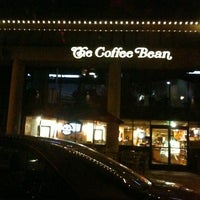 Снимок сделан в The Coffee Bean &amp;amp; Tea Leaf пользователем jo ann q. 11/17/2011