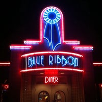 Foto scattata a Blue Ribbon Diner- Burlington da William R. il 2/11/2011