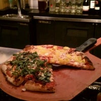 10/24/2011にMick J.がCoal Fire Pizzaで撮った写真