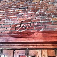 รูปภาพถ่ายที่ Zuppa Restaurant โดย Nick B. เมื่อ 8/2/2012