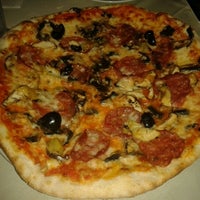 Photo taken at Casa Roma Ristorante Pizzeria by joel l. on 11/25/2011