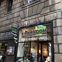 รูปภาพถ่ายที่ Soom Soom Vegetarian Bar โดย Doug C. เมื่อ 6/17/2012
