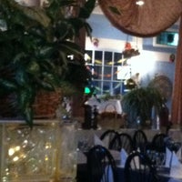 Das Foto wurde bei Sapphire Restaurant &amp;amp; Sports Bar von Dawnette S. am 5/30/2012 aufgenommen
