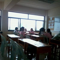 Photo taken at โรงเรียนมัธยมวัดสุทธาราม by LiMe Netiwut R. on 8/17/2012