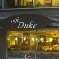 Photo prise au Café Duke par Richie B. le9/8/2012