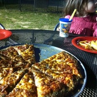 Foto diambil di Centercourt Pizza &amp; Brew oleh Crissy N. pada 1/5/2012