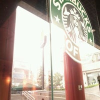 Photo taken at Starbucks by 小哥伦布 on 8/25/2011
