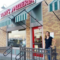Foto tomada en Tony&amp;#39;s NY Pizzeria  por Mike D. el 8/3/2012