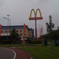 รูปภาพถ่ายที่ McDonald&amp;#39;s โดย Brenda v. เมื่อ 8/14/2011