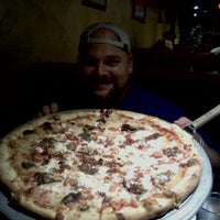 Foto tomada en Mimmo&amp;#39;s Pizzeria &amp;amp; Restaurant - Saint Albans  por Chad M. el 9/29/2011