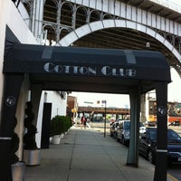 Photo prise au The World Famous Cotton Club par Elisabeth J. le8/24/2011