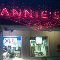 Foto tirada no(a) Annie&#39;s Pizza Station por Marta R. em 1/26/2012