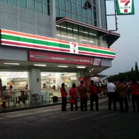 Photo taken at 7-Eleven by Iphone Iphone Iphone on 8/3/2012