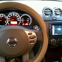 Das Foto wurde bei Midway Nissan von Samuel Q. am 9/29/2011 aufgenommen