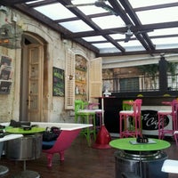 Das Foto wurde bei Art Cafe von Anahid A. am 9/1/2012 aufgenommen