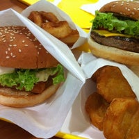 Photo taken at Freshness Burger by Jessica 제. on 4/28/2011