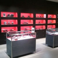 7/20/2012 tarihinde Teodora B.ziyaretçi tarafından Leica Store'de çekilen fotoğraf